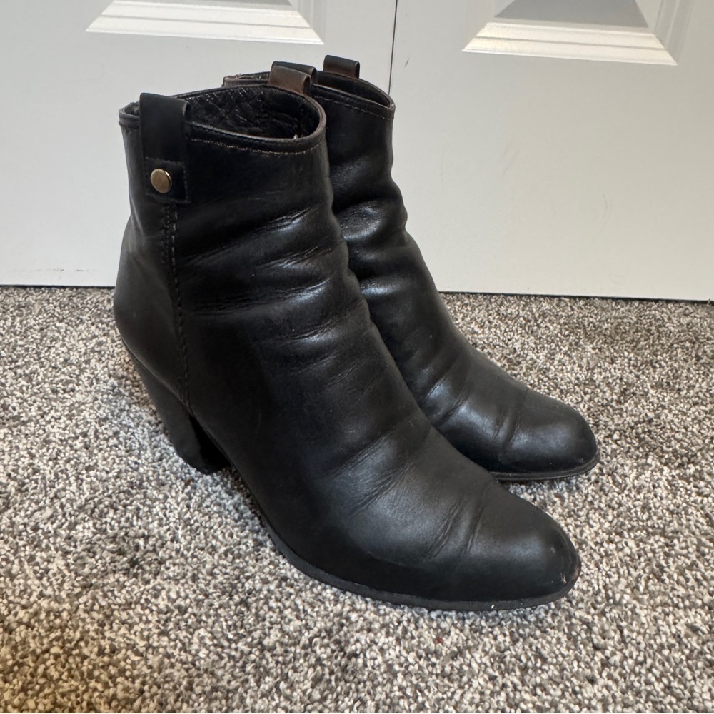 Stuart Weitzman Women’s Hipgal Leather Zip Ankle Western Booties Black Size 6.5
